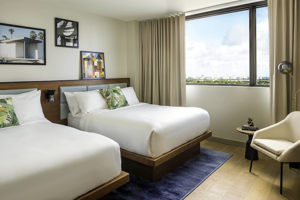 Room, 2 Queen Beds (City View)