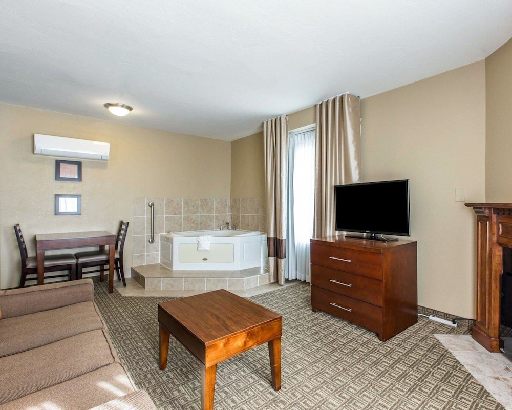 Studio Suite, 1 Queen Bed, Non Smoking - Photo 4