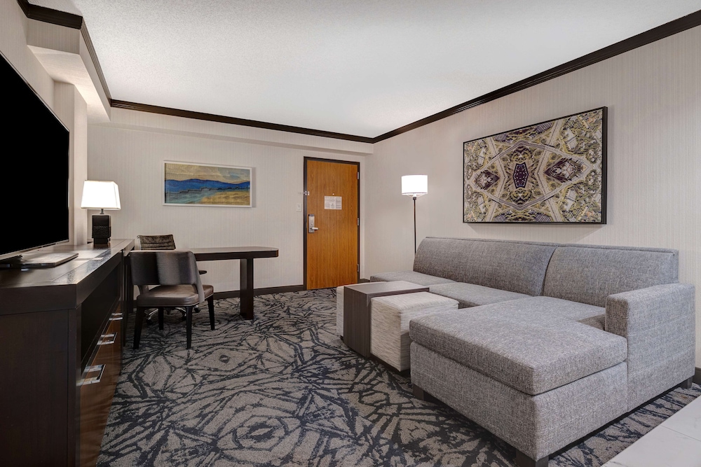 Suite, 1 King Bed, Mountain View - Photo 5