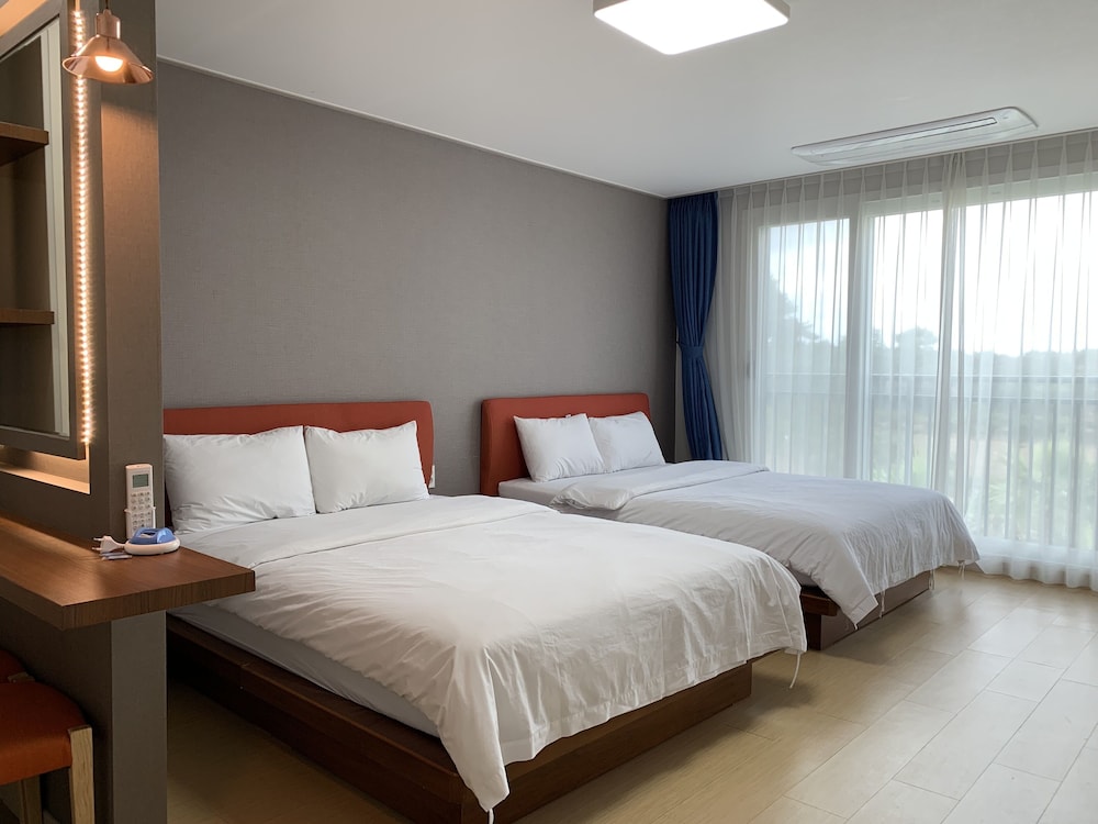 Suite, Terrace, Garden Area - Photo 1
