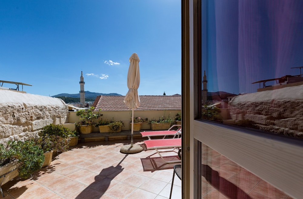 Executive Suite - Photo 25