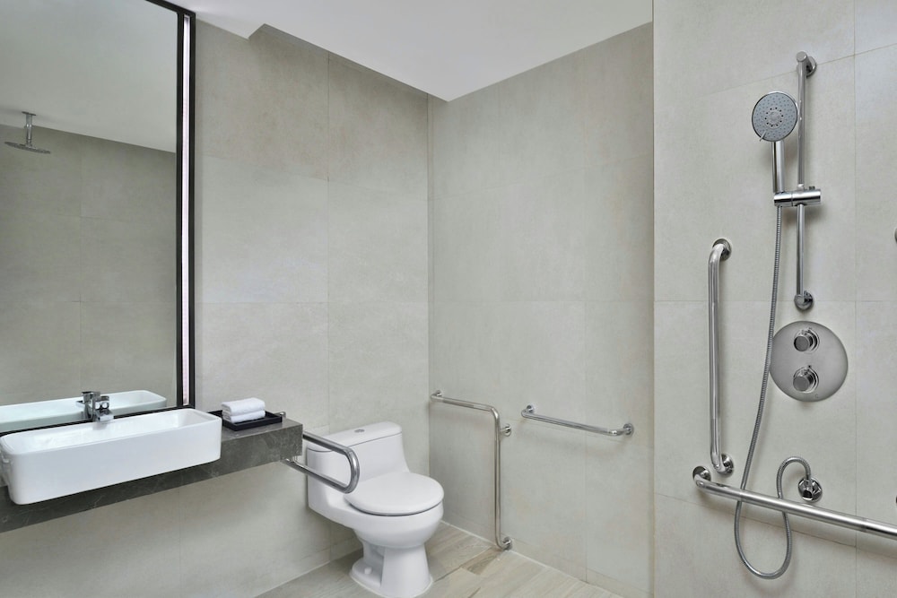 Deluxe Room, 1 King Bed, Balcony - Photo 3