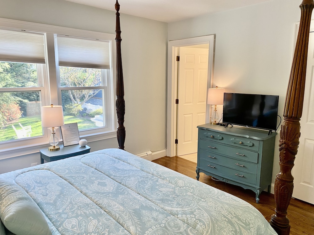 Deluxe Suite, 1 Queen Bed, Garden View photo 3