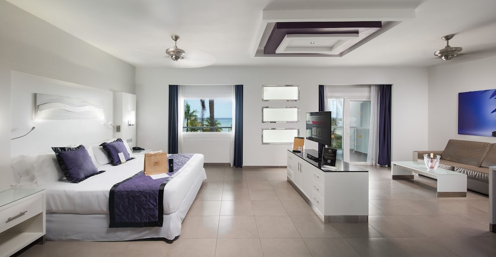 Suite, Jetted Tub, Ocean View (elite Club, E)