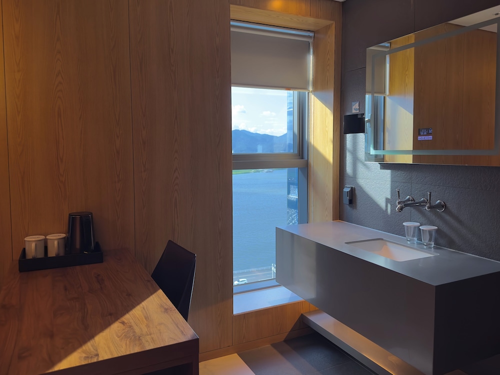 Deluxe Double Room (No View) - Photo 2