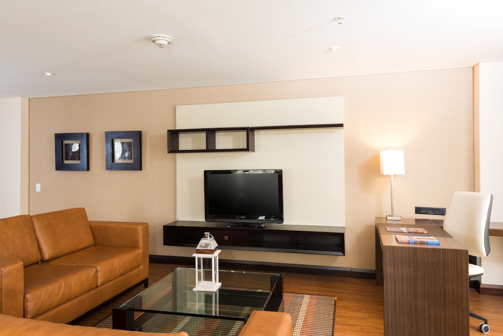 Luxury Suite - Photo 4