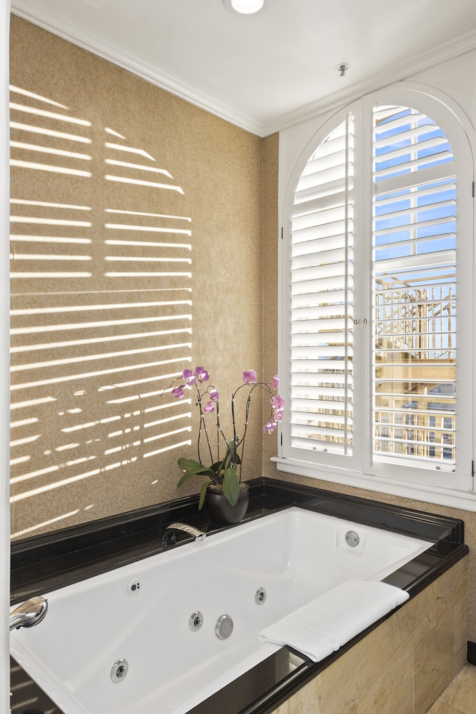 Suite, 2 Bedrooms thumbnail 6
