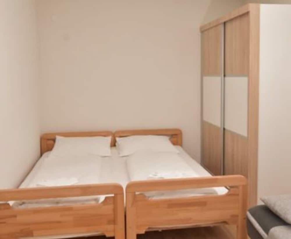 Standard Studio, 2 Twin Beds photo 1