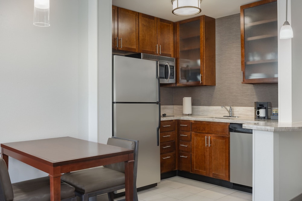 Suite, 1 Bedroom - Photo 6