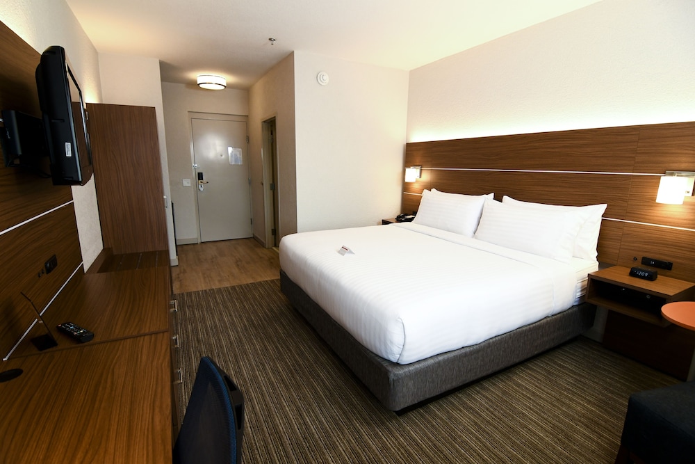 Standard Room, 1 King Bed - Photo 1