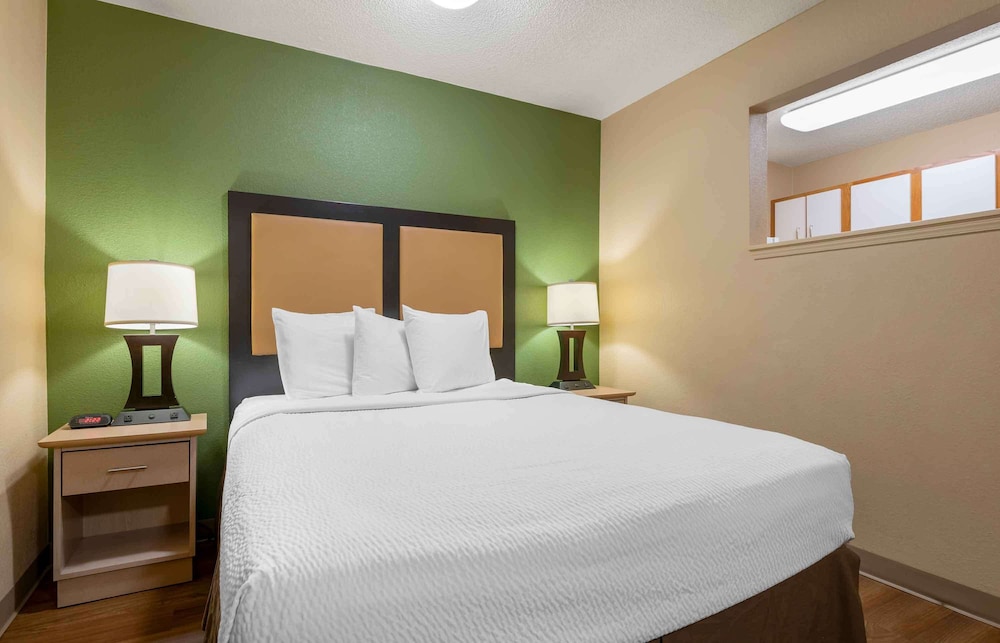 Deluxe Studio, 1 Queen Bed With Sofa Bed, Non Smoking photo 1