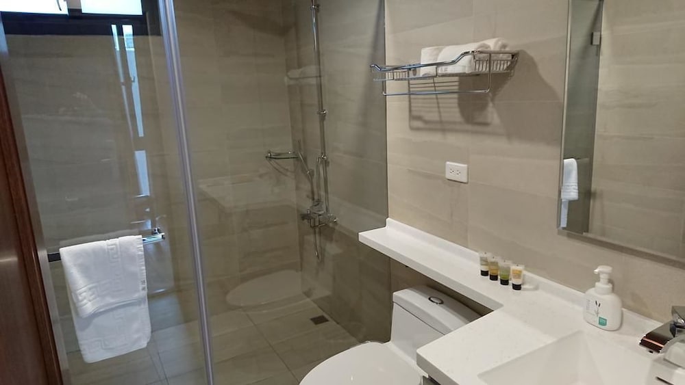 Superior Quadruple Room, 2 Double Beds, Lake View photo 3