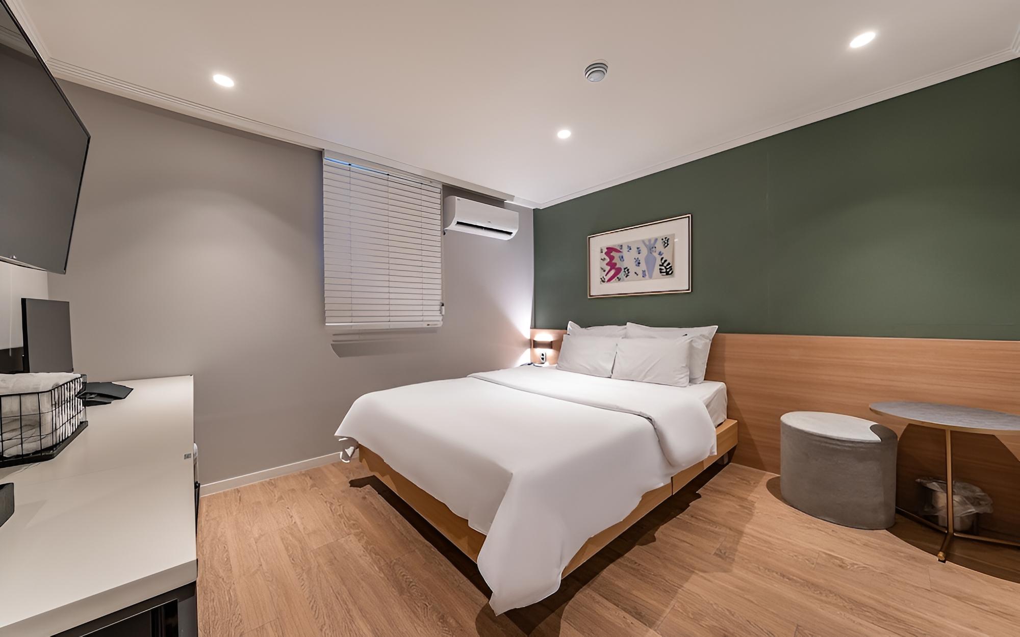 Room (First-come-first-served special offer)