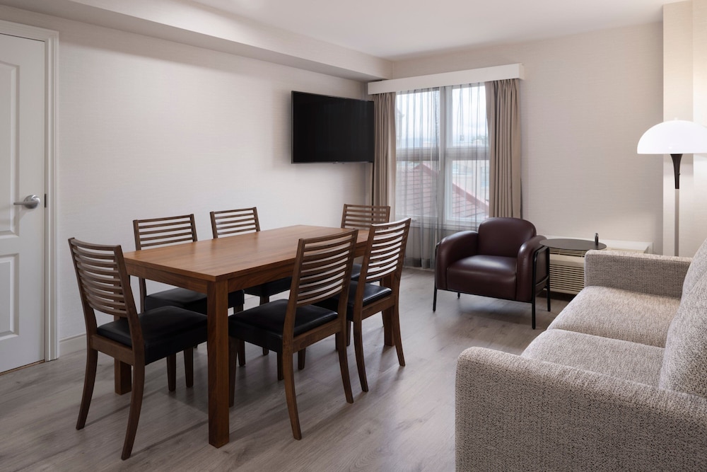 Grand Condo, 1 Bedroom - Photo 3