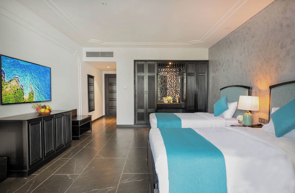 Deluxe Room, Multiple Beds, Garden View - Photo 5