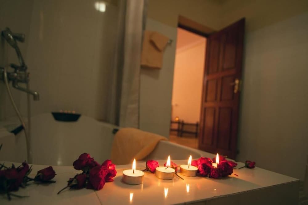 Deluxe Double Room - Photo 12