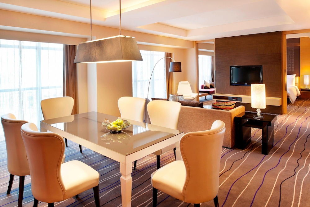 Club Suite, 1 Bedroom - Photo 4
