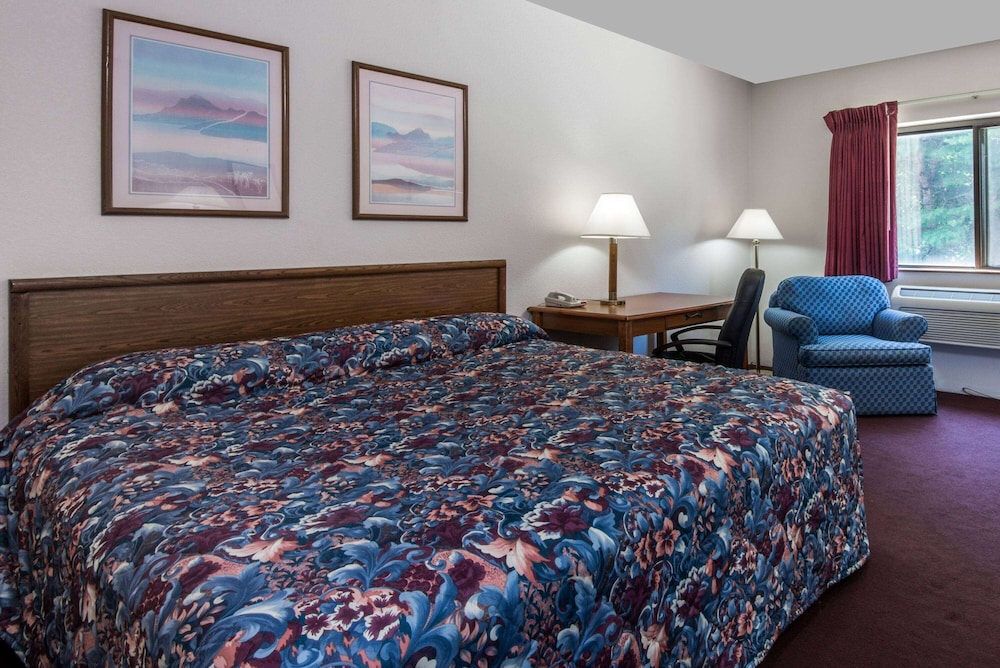 Standard Room, 1 King Bed - Photo 1