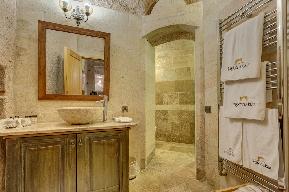 Deluxe Cave Room - Photo 14