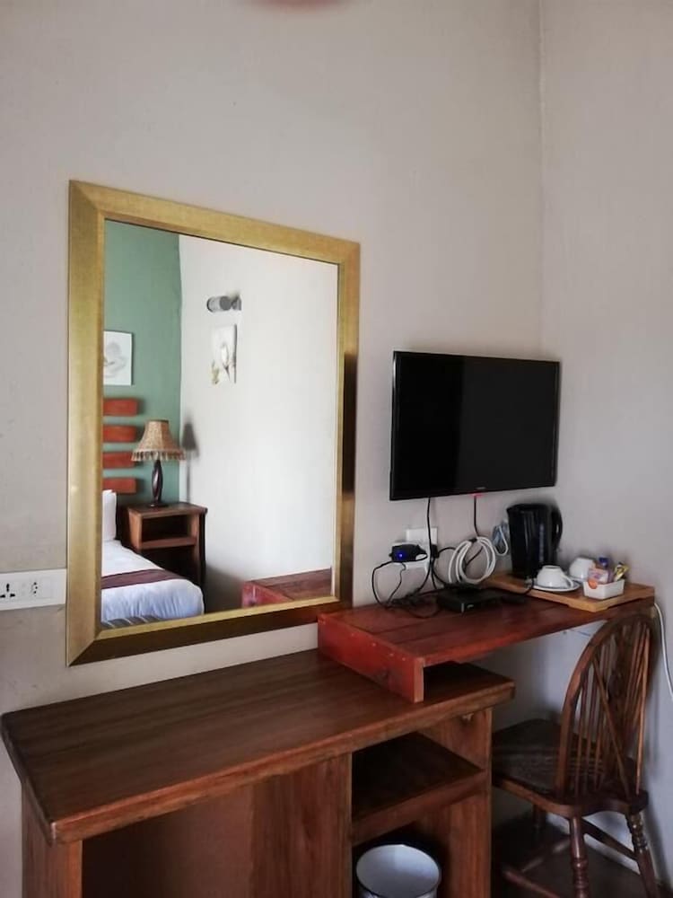 Deluxe Twin Room - Photo 2