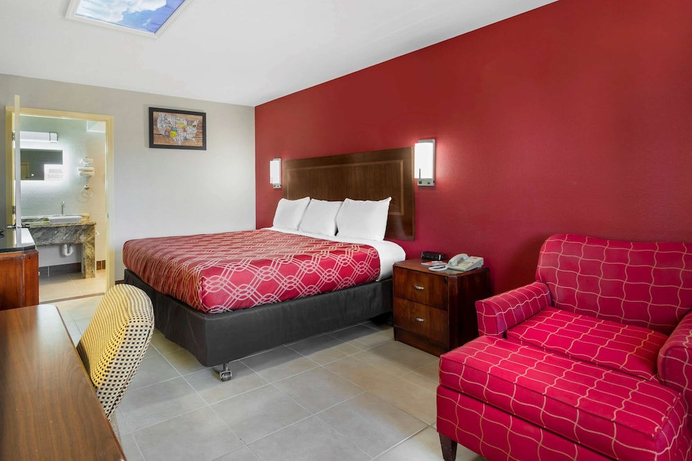 Standard Room, 1 King Bed, Non Smoking - Photo 21