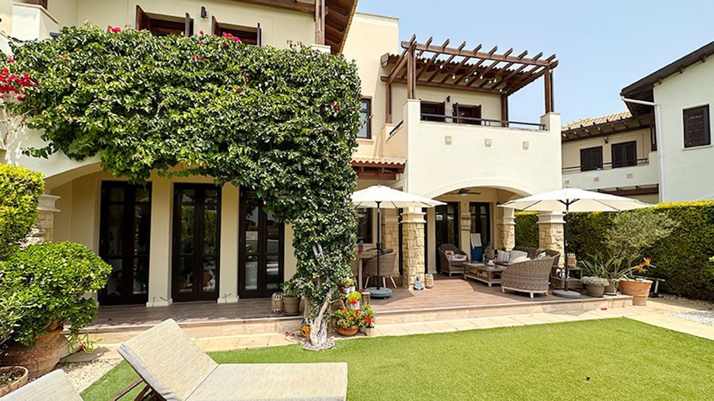 Villa photo 2