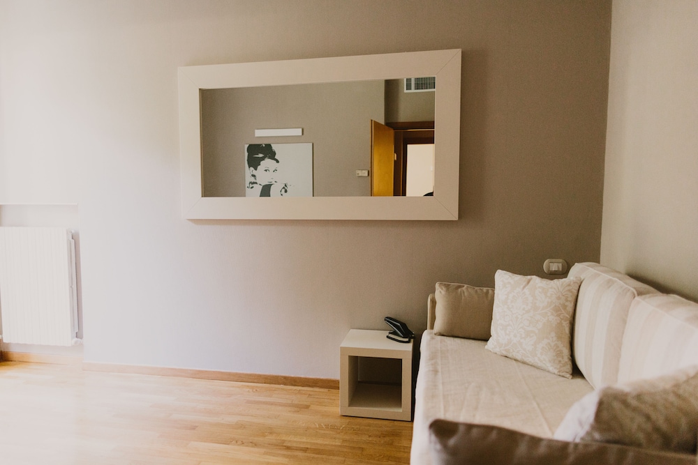 Suite, Garden Area - Photo 4
