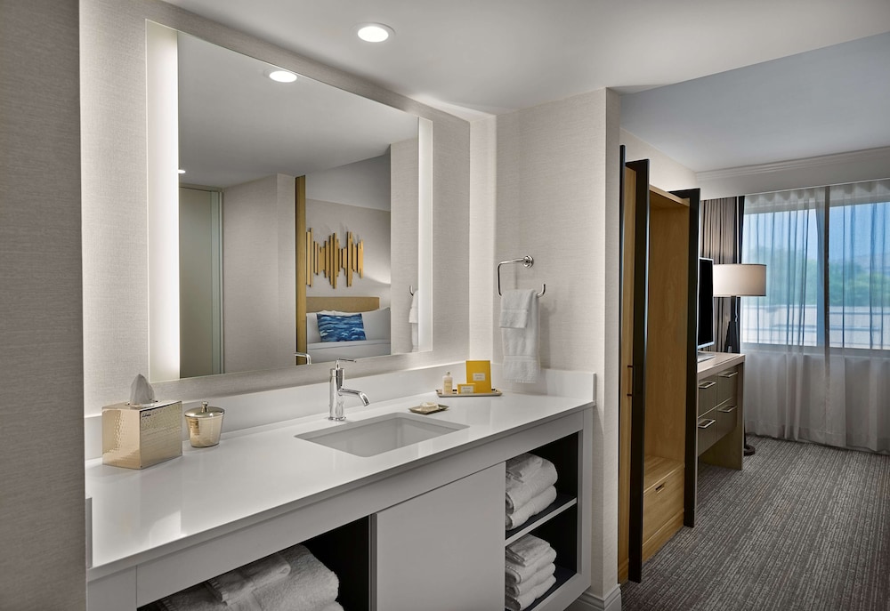 Executive Suite, 1 King Bed - Photo 4