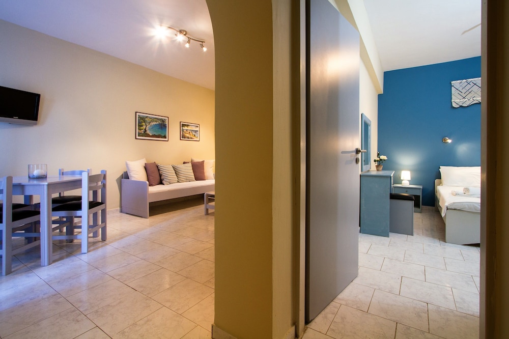 Apartment, 2 Bedrooms, Patio, Ground Floor photo 1