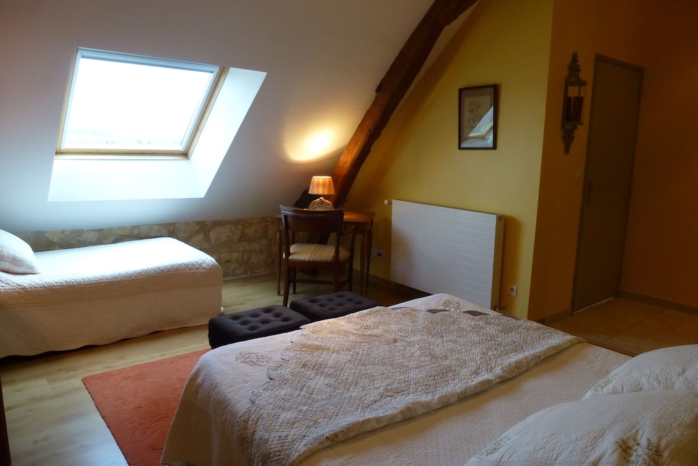 Family Triple Room (Yellow) photo 3