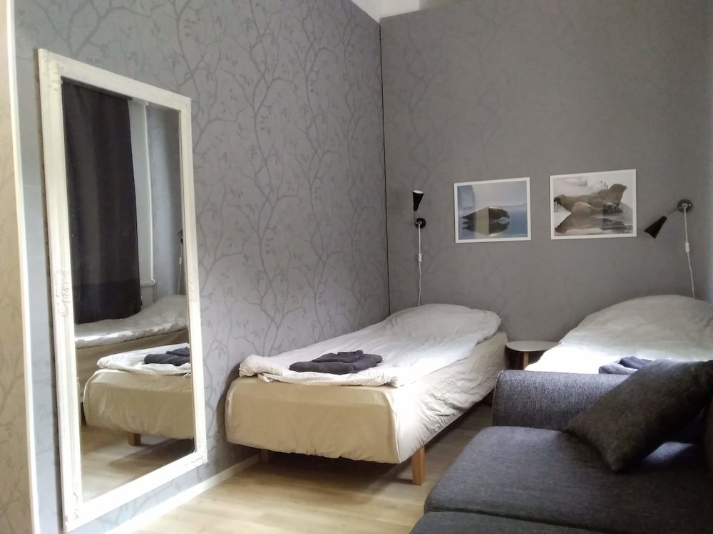 Basic Triple Room, Private Bathroom photo 3