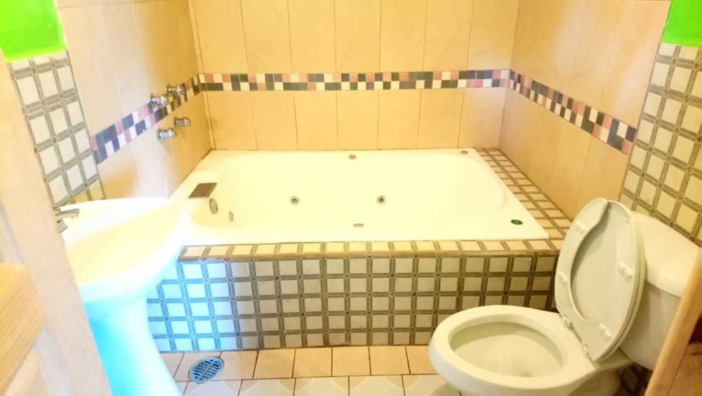 Superior Cabin, 1 King Bed, Jetted Tub photo 3