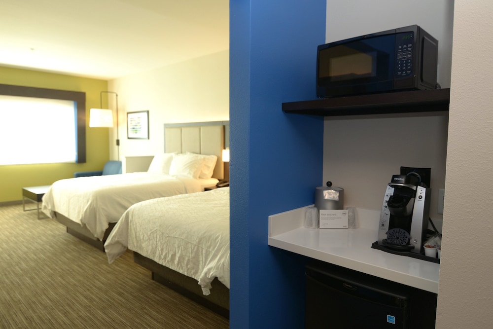 Suite, 2 Queen Beds - Photo 5