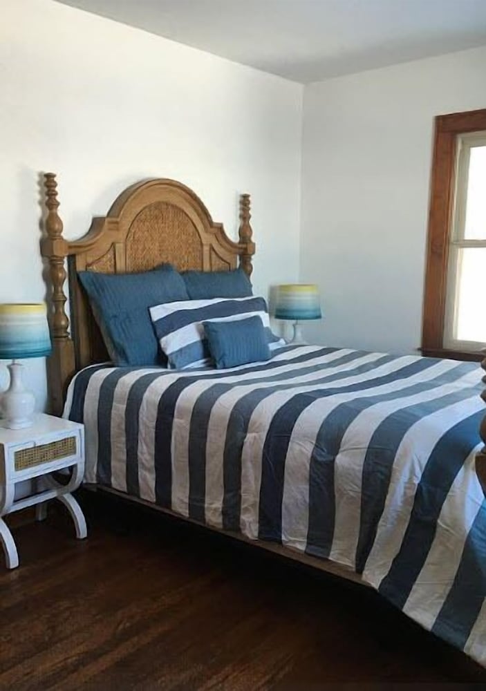 Premier Cottage, 1 Bedroom, Beach View, Beachfront photo 1