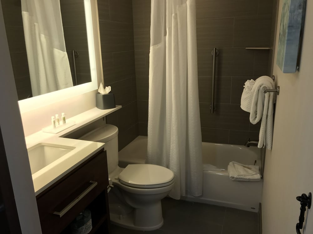 Room, 2 Queen Beds, Accessible - Photo 4