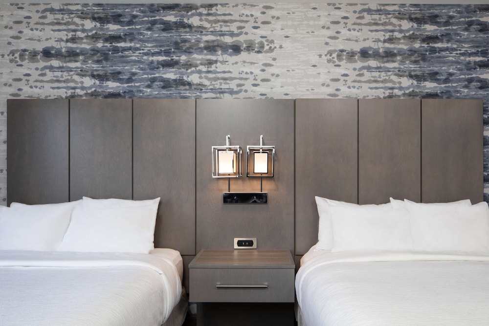 Suite, 2 Queen Beds - Photo 2