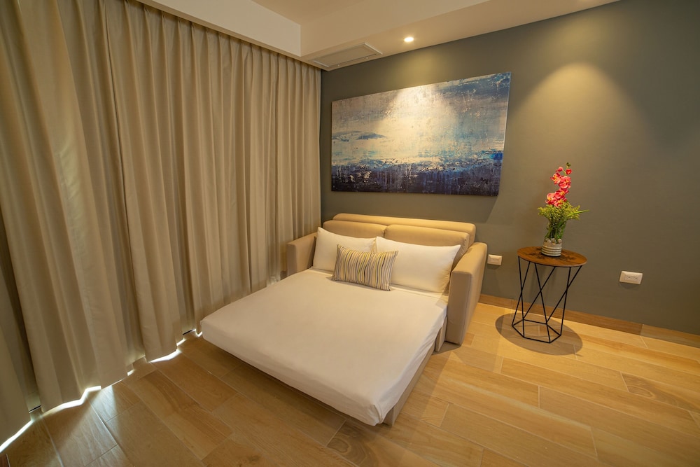 Master Suite Balcony - Photo 5