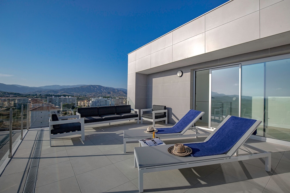 Penthouse, 2 Bedrooms, Terrace, Sea View - Photo 1