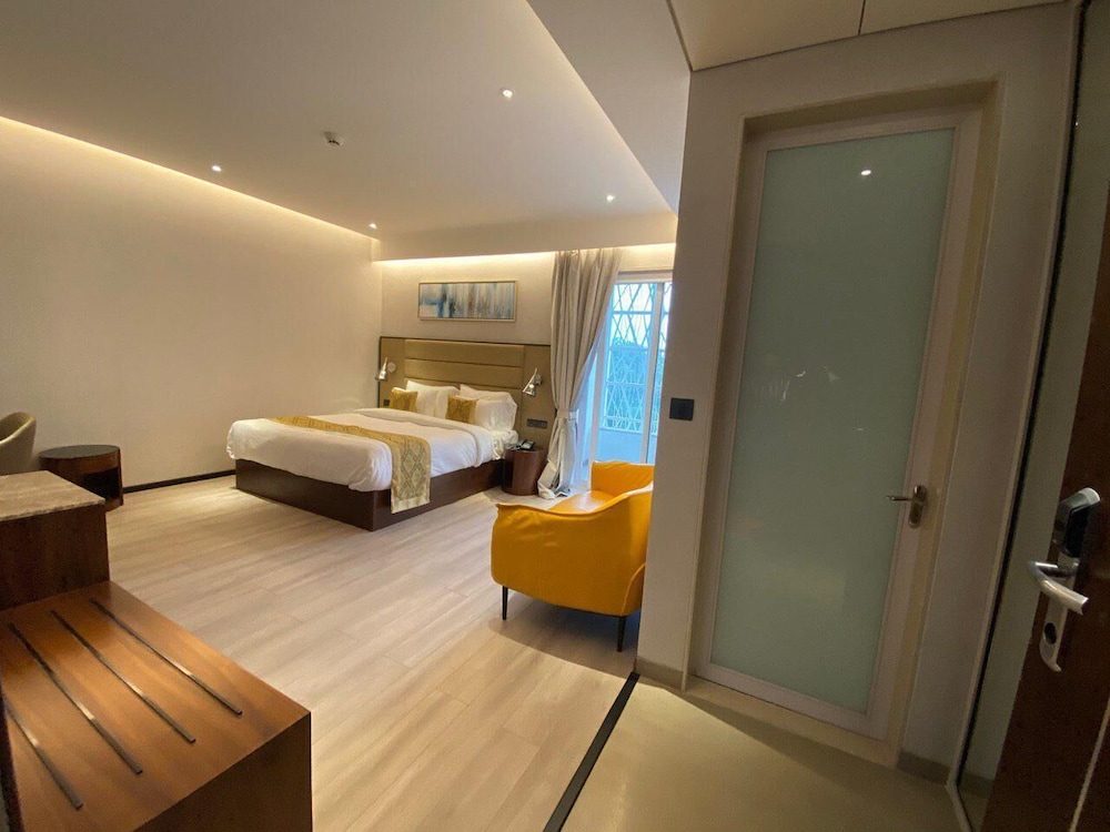 Executive Room - Photo 5
