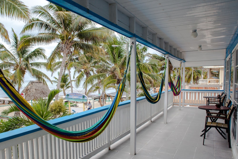 Comfort Suite, 1 Bedroom, Ocean View, Beachfront (Top Floor) photo 3
