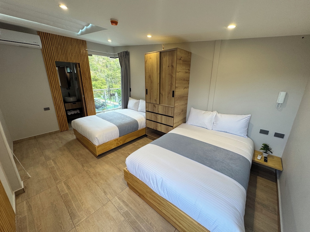 Deluxe Quadruple Room photo 3