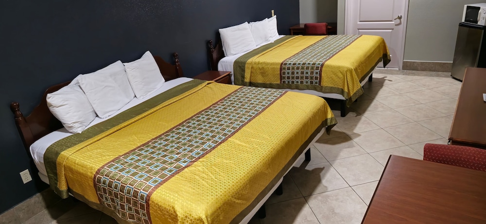 Deluxe Room, 2 King Beds, Non Smoking, Refrigerator & Microwave photo 1