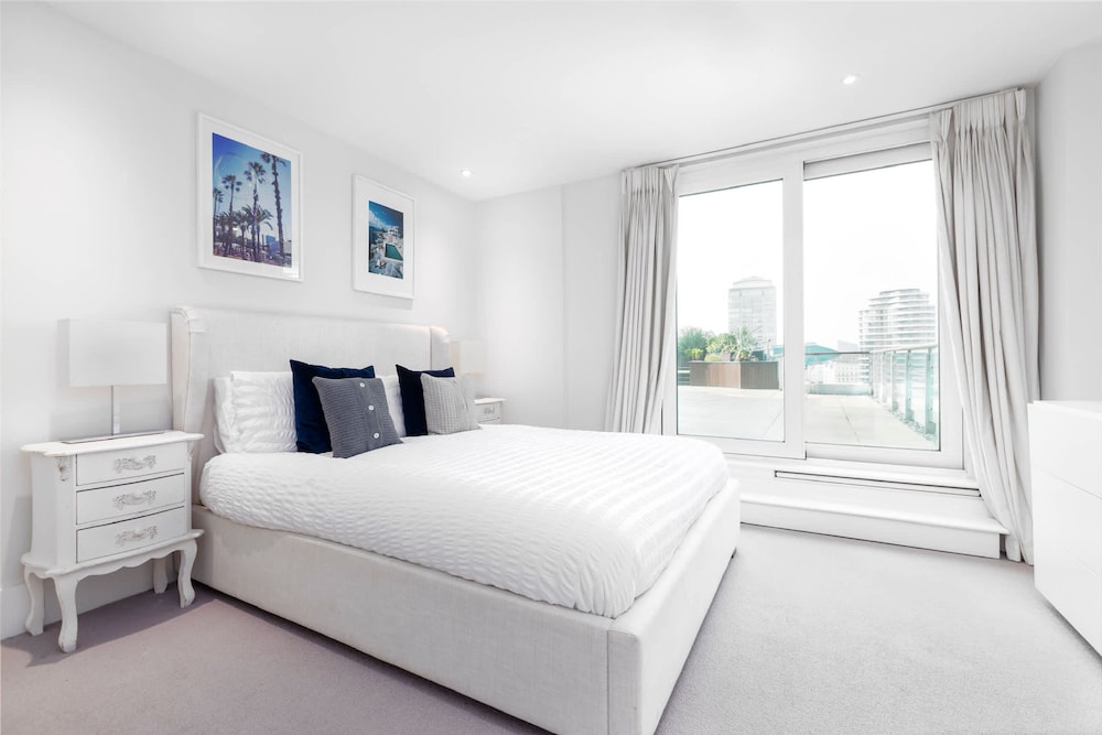 The English Rose Luxury 3 bed With Private Terrace - by Out of Office Lifestyle, Photo 2
