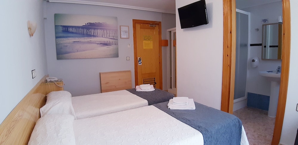 Economy Double Room photo 2