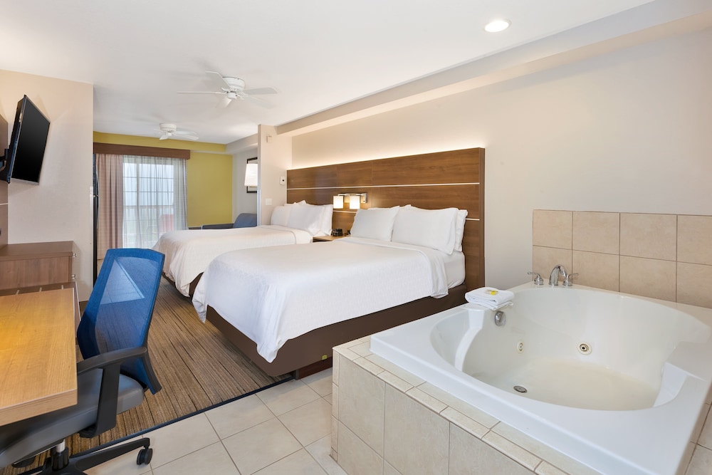 Suite, 2 Double Beds, Jetted Tub (Additional Living Area, Valley View) photo 2