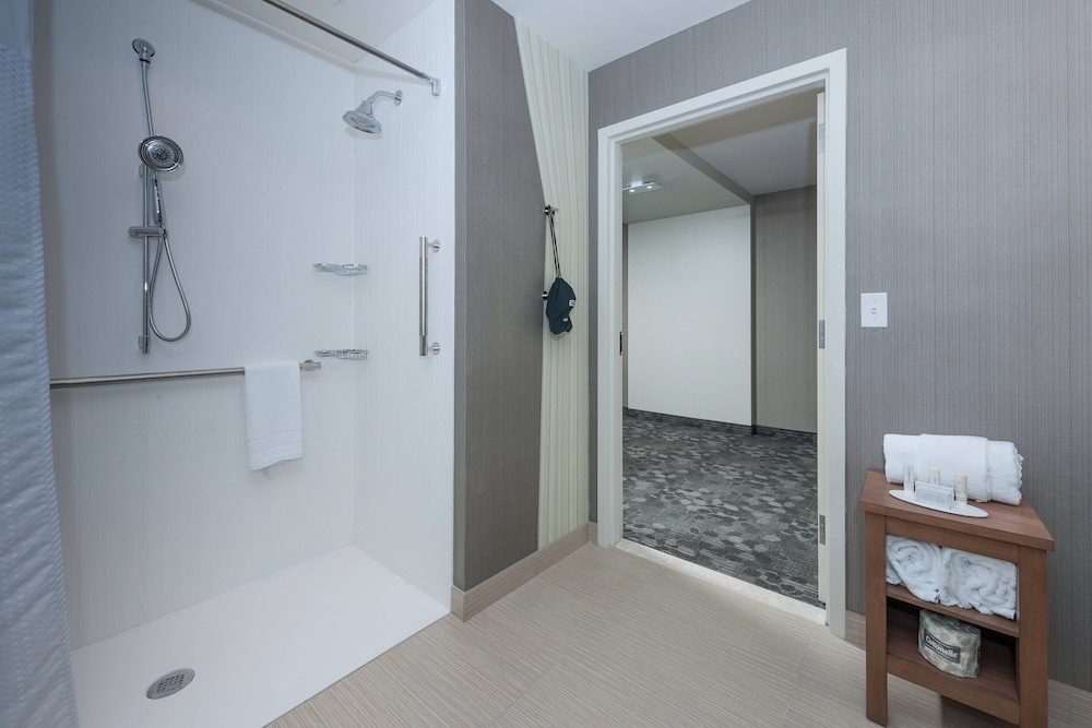 Room, 2 Queen Beds (Mobility Accessible, Roll-In Shower)