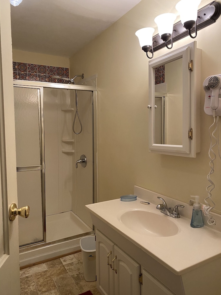 Basic Triple Room, Shared Bathroom (Blue) photo 2