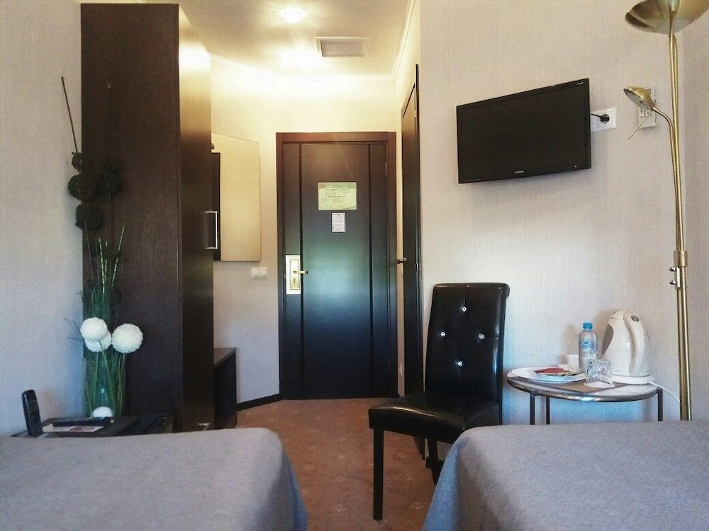 Economy Twin Room photo 2