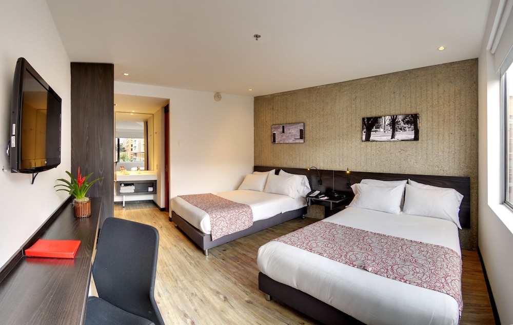 Junior Suite, 2 Double Beds - Photo 2
