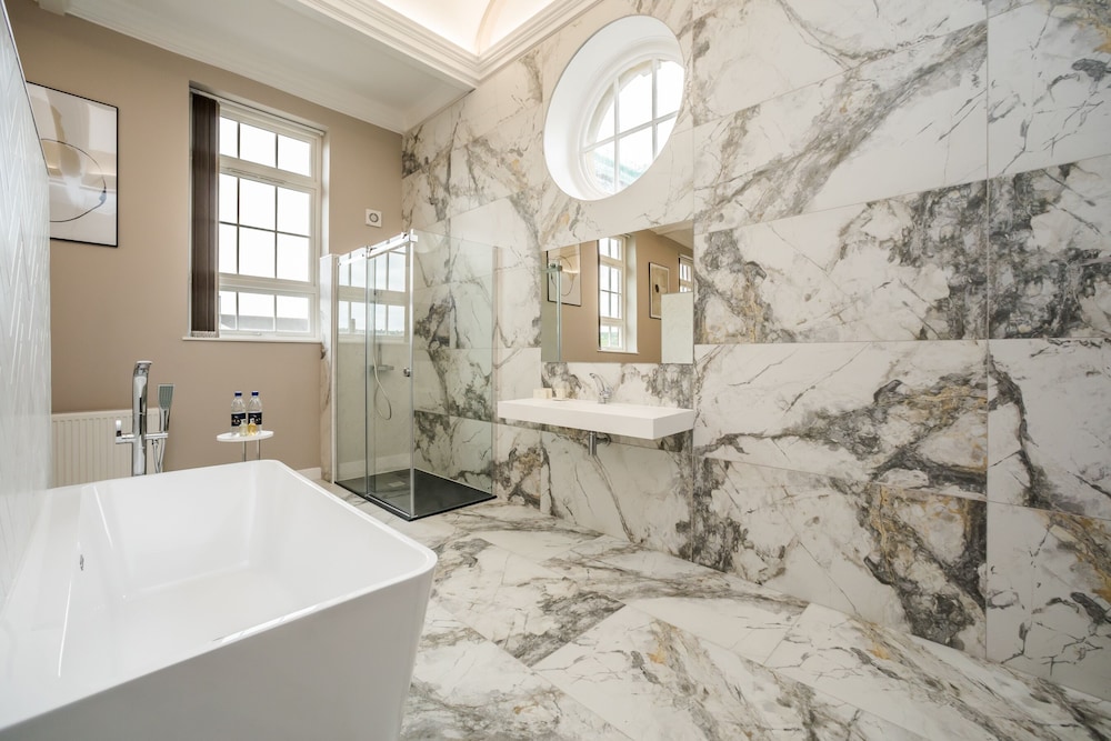 Superior Suite, Ensuite (Stay) - Photo 11